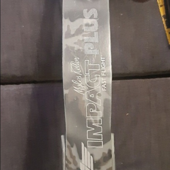 Metal miles teller autographed bow - Picture 4 of 4